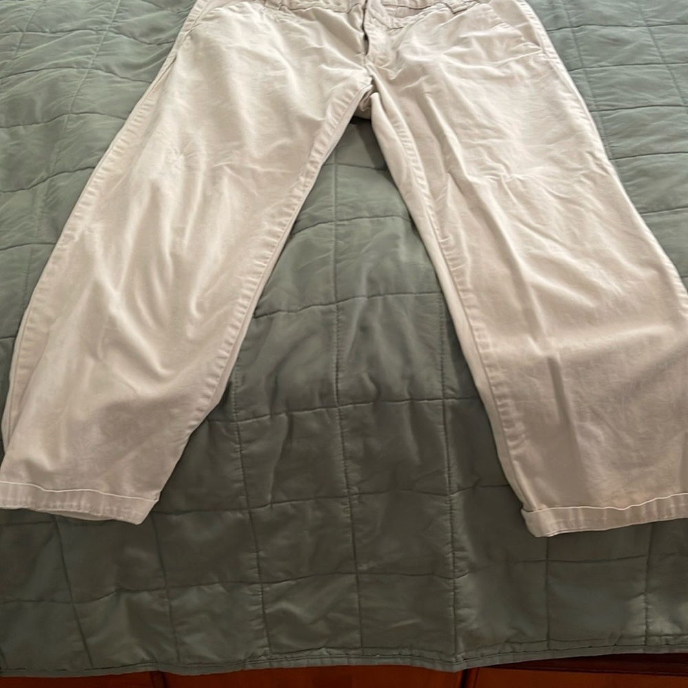 GAP Women's White Capris
